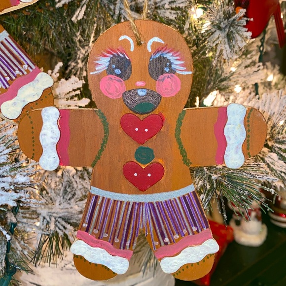 Christmas 🎄 Gingerbread Men Wooden Ornaments (2) - Picture 3 of 7